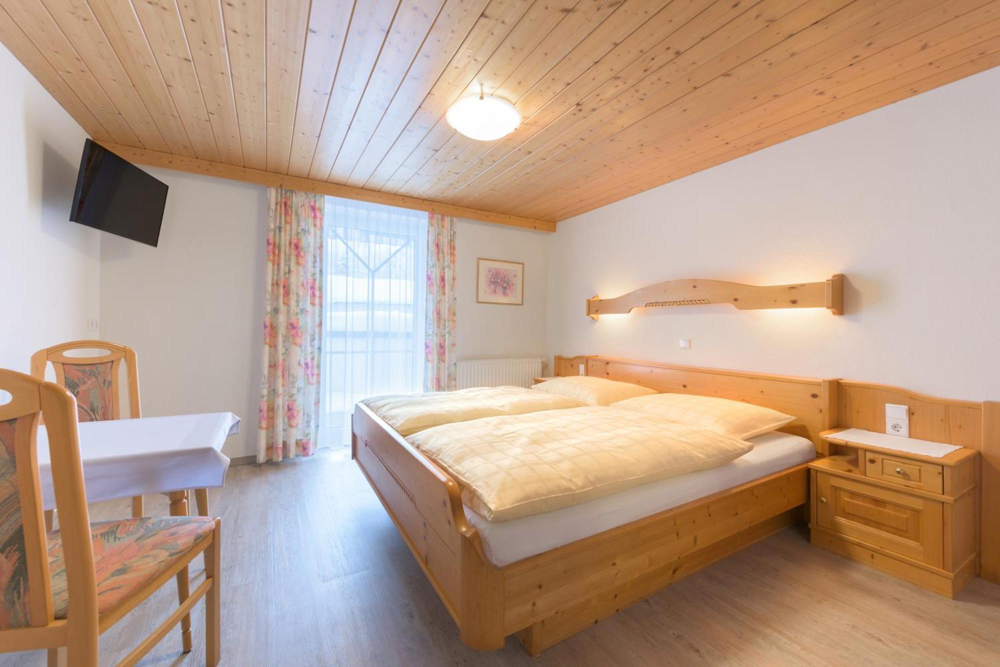 Haus Meneweger Apartment Flachau Room photo